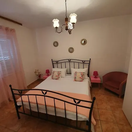 Apartman Ana * Primošten